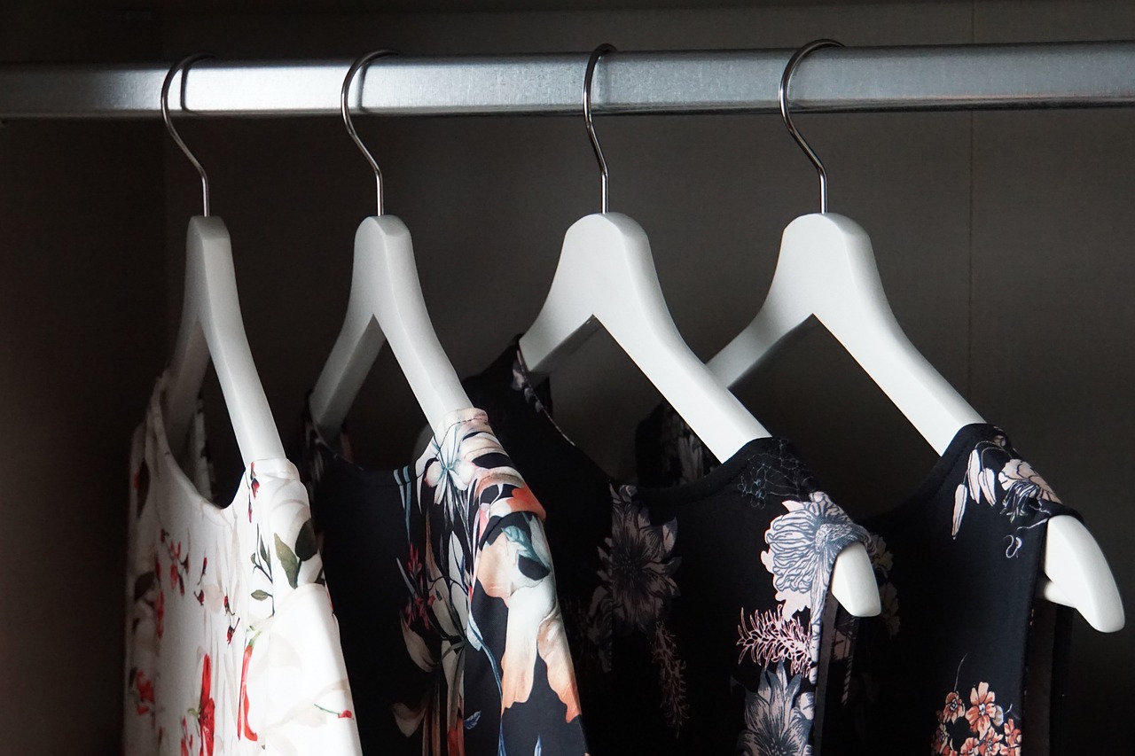 7 Tipps für einen minimalistischen Kleiderschrank: Weniger ist mehr